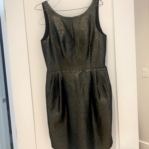 Club Monaco Dresses & Skirts - Club Monaco Gold and black midi dress